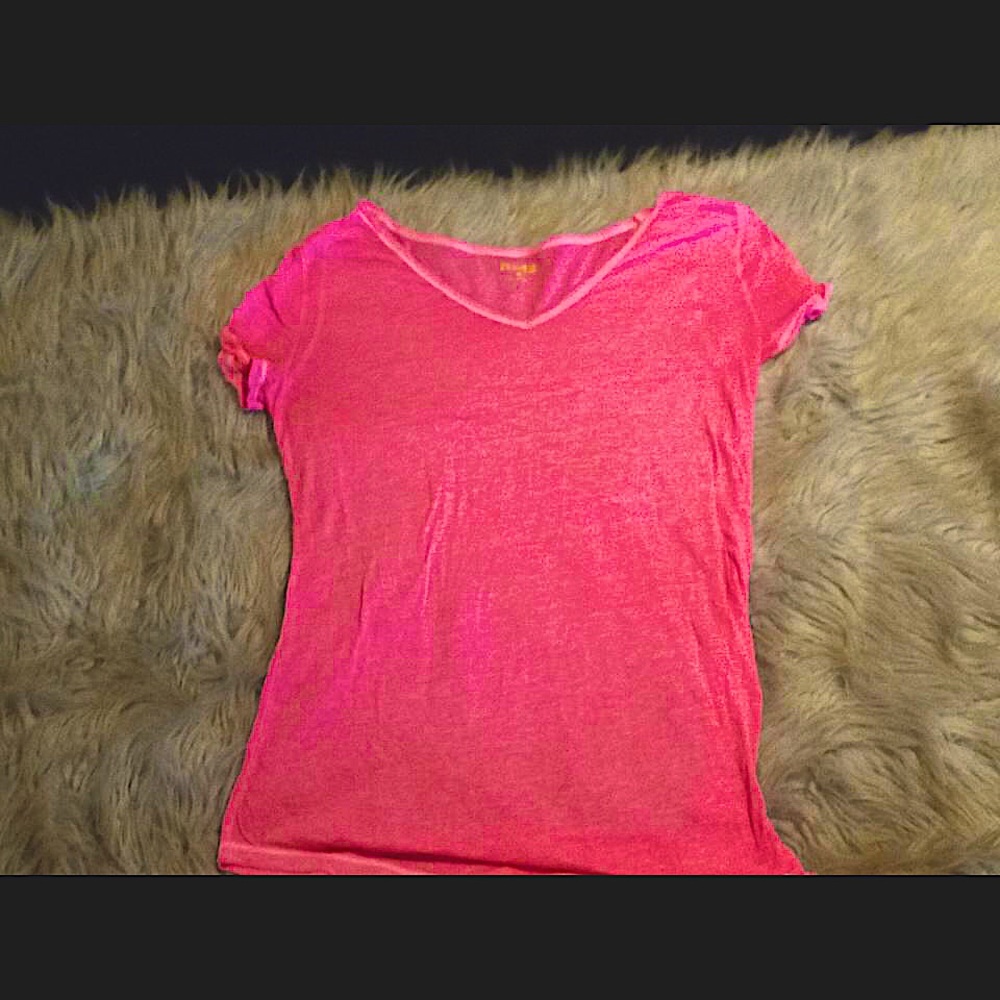 Beautiful pink Mudd tee shirt, size M